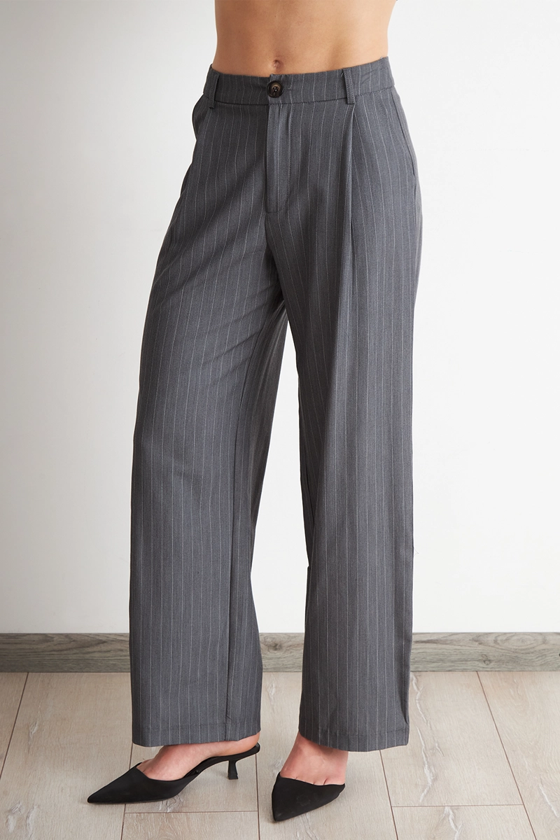 PANTALON DE PIERNA RECTA RAYA DIPLOMATICA GRIS NICOPOLY - 3