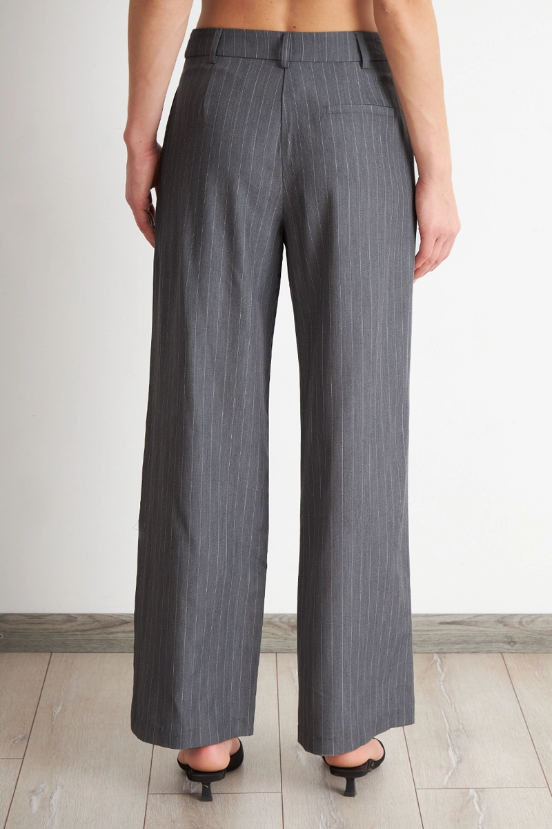 PANTALON DE PIERNA RECTA RAYA DIPLOMATICA GRIS MUJER NICOPOLY - 4