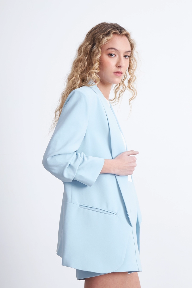 BLAZER MANGA 3/4 AJUSTADA CON PLIEGUES CELESTE NICOPOLY - 3