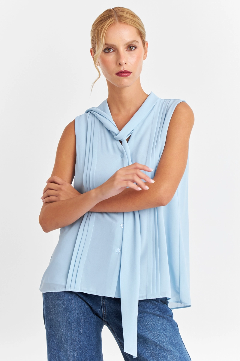 BLUSA CUELLO TIPO CORBATA CELESTE NICOPOLY - 1