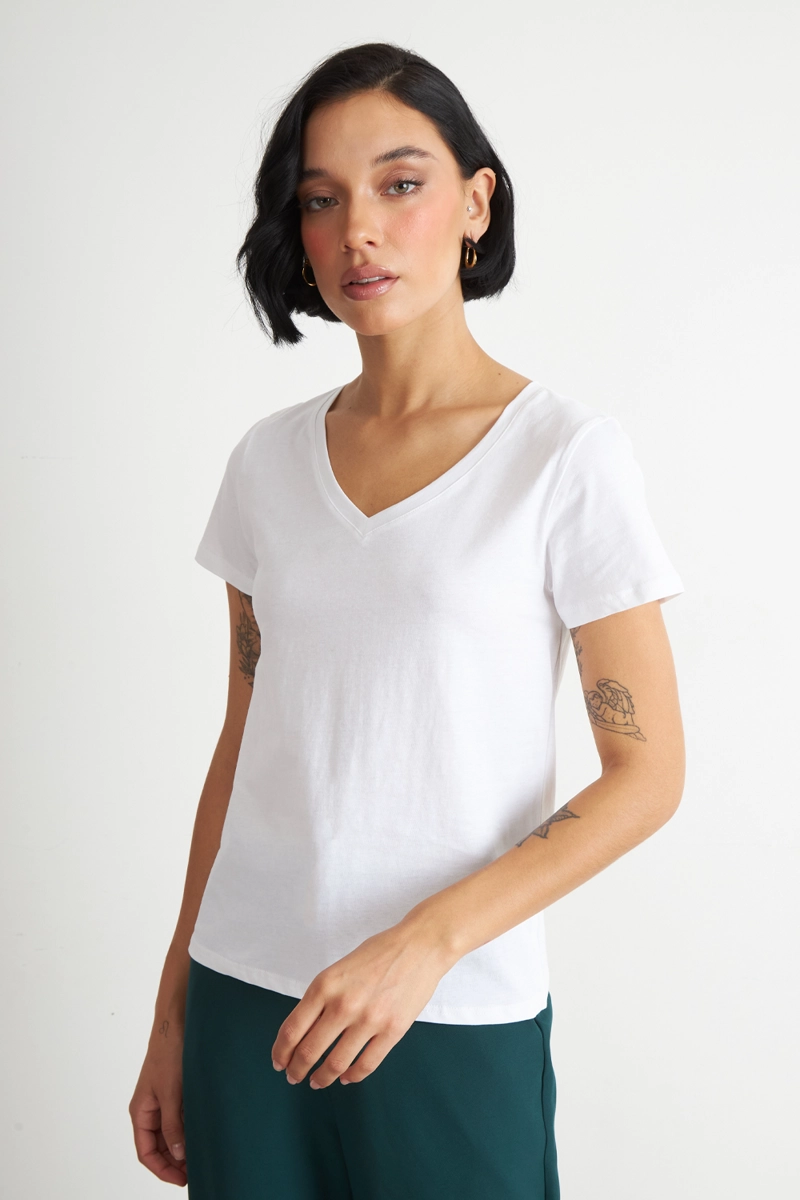 POLERA ESCOTE EN V BASICA BLANCO NICOPOLY - 1