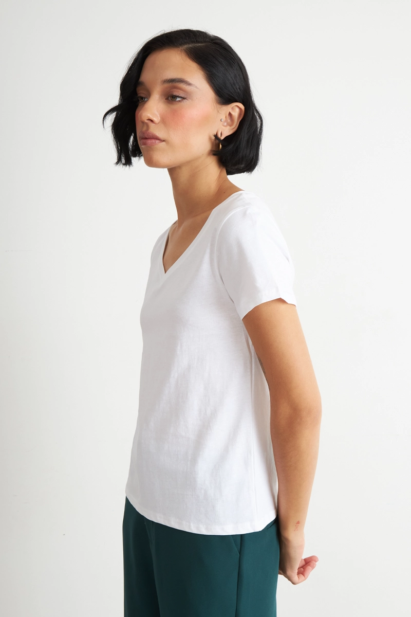 POLERA ESCOTE EN V BASICA BLANCO NICOPOLY - 3