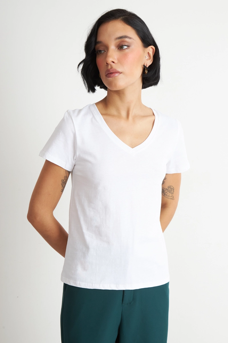 POLERA ESCOTE EN V BASICA BLANCO NICOPOLY - 5