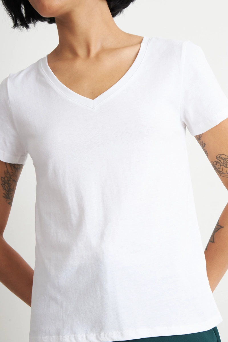 POLERA ESCOTE EN V BASICA BLANCO NICOPOLY - 6