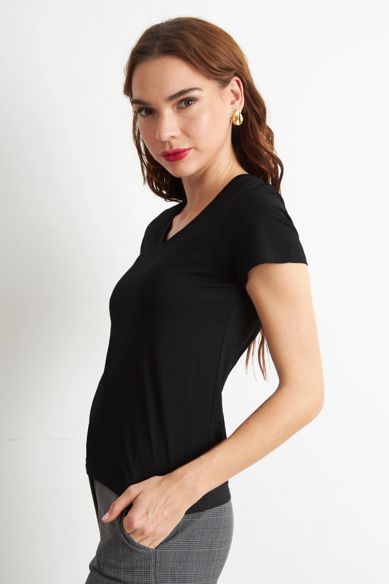 POLERA ESCOTE EN V BASICA NEGRO NICOPOLY - 3