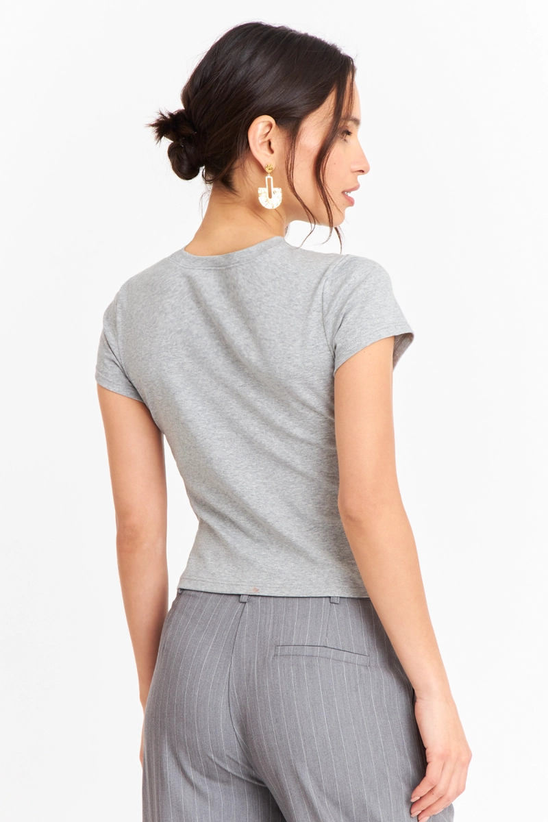 POLERA MANGA CORTA BASICA GRIS NICOPOLY - 4