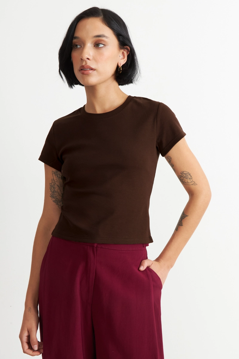 POLERA MANGA CORTA BASICA CAFE  NICOPOLY - 5