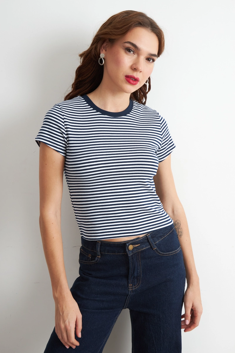 POLERA BASICA CUELLO REDONDO LINEAS AZUL MARINO NICOPOLY - 1