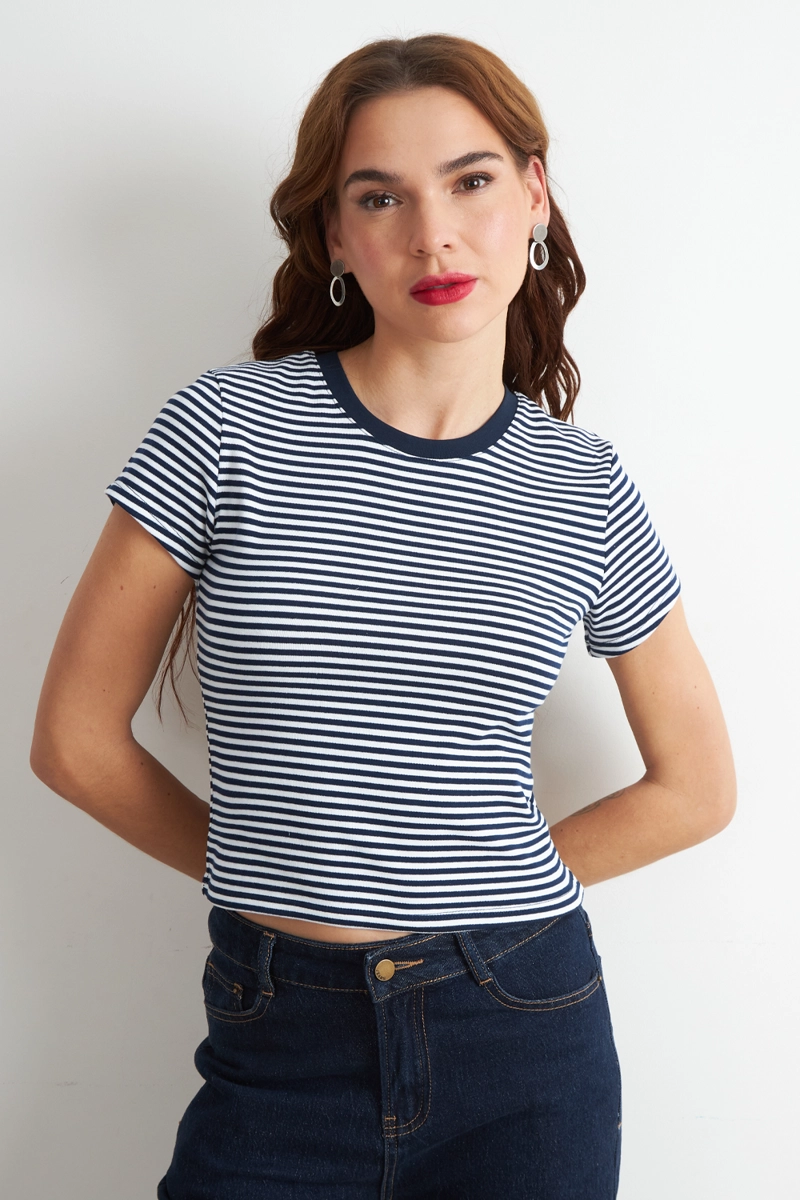 POLERA BASICA CUELLO REDONDO LINEAS AZUL MARINO NICOPOLY - 5