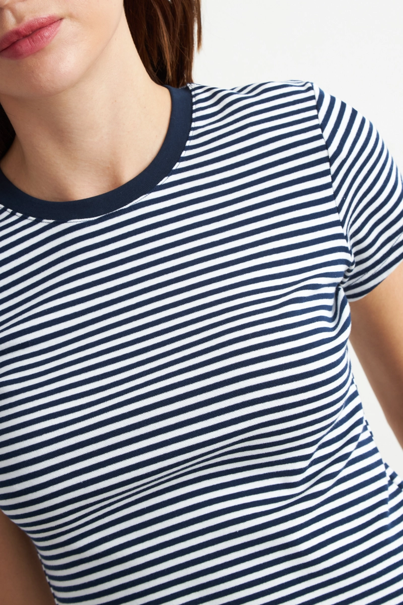 POLERA BASICA CUELLO REDONDO LINEAS AZUL MARINO NICOPOLY - 6