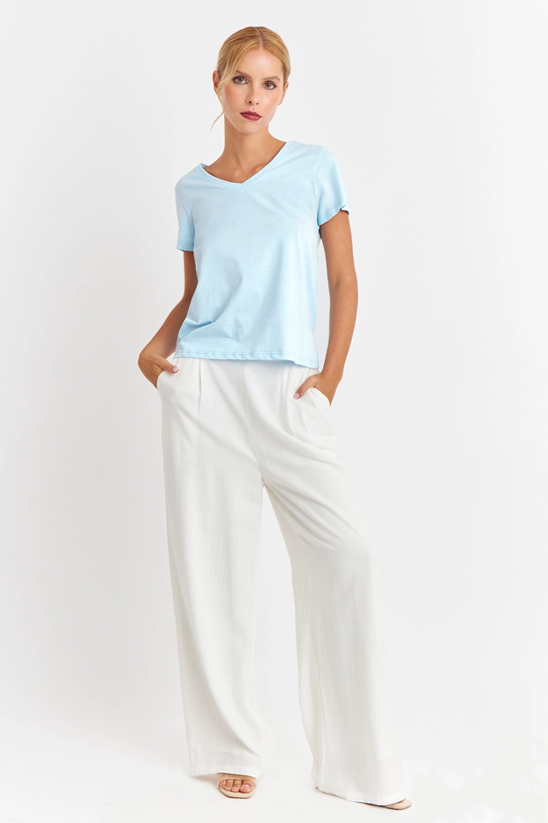 POLERA ESCOTE EN V BASICA CELESTE NICOPOLY - 2