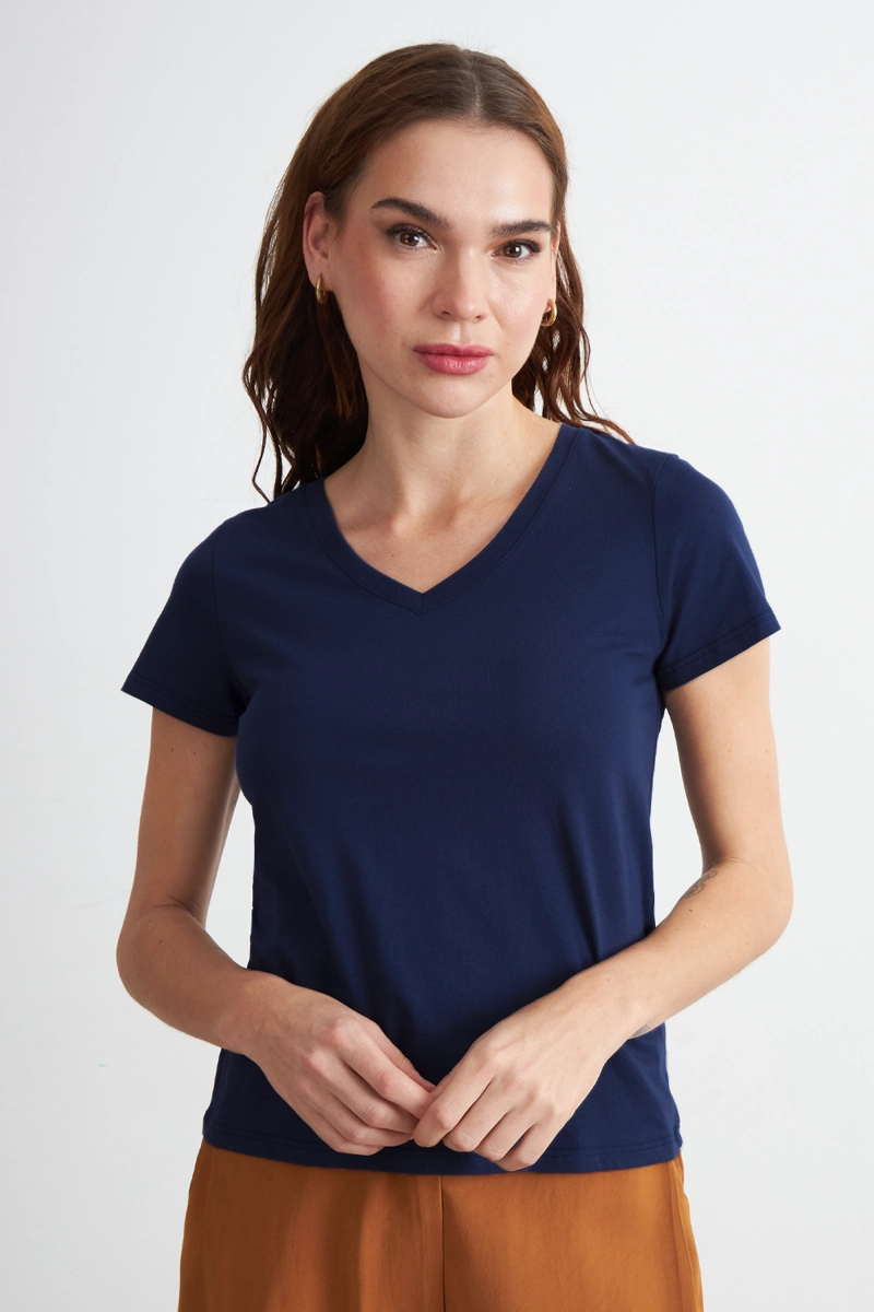 POLERA ESCOTE EN V BASICA AZUL MARINO NICOPOLY - 4