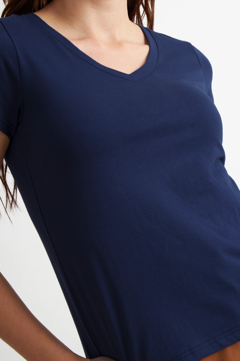POLERA ESCOTE EN V BASICA AZUL MARINO NICOPOLY - 5