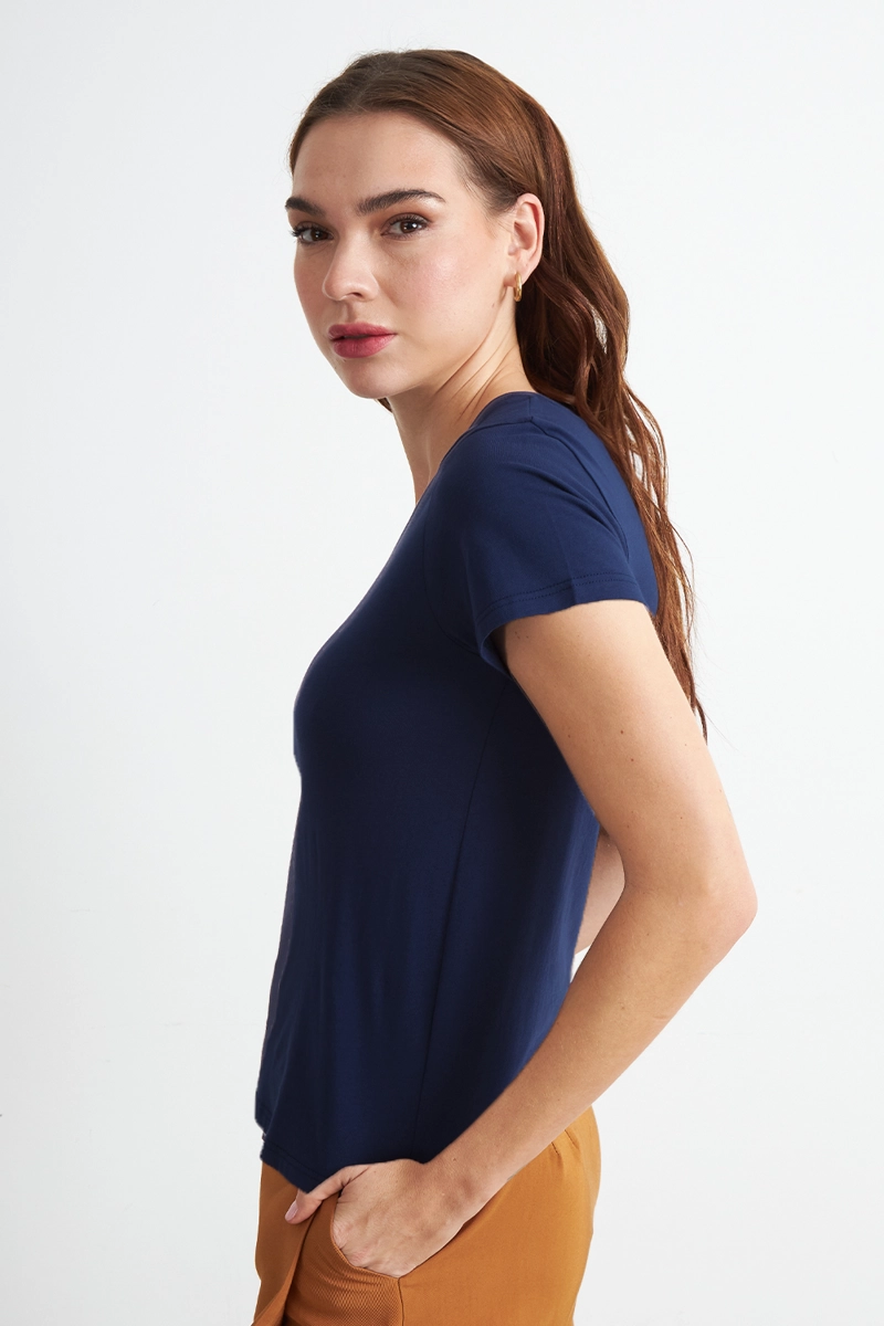 POLERA ESCOTE EN V BASICA AZUL MARINO NICOPOLY - 6