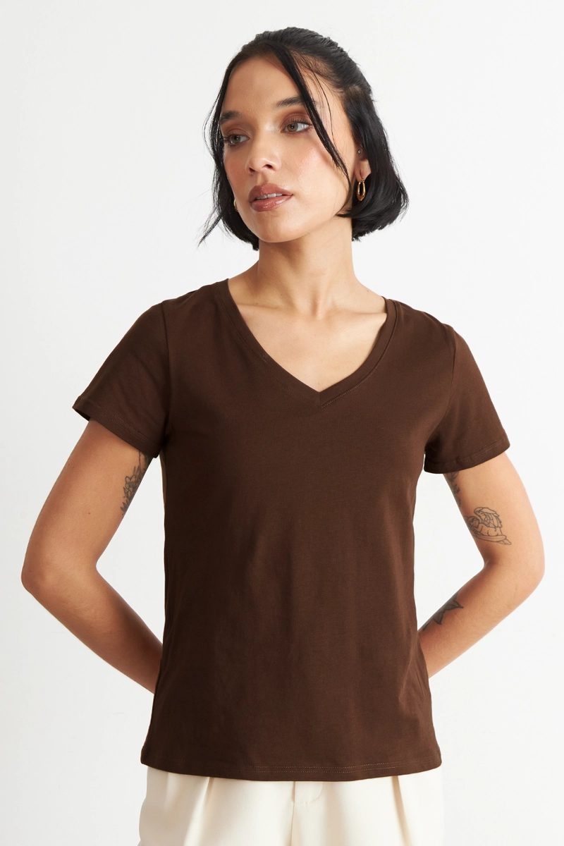 POLERA ESCOTE EN V BASICA CAFE  NICOPOLY - 1