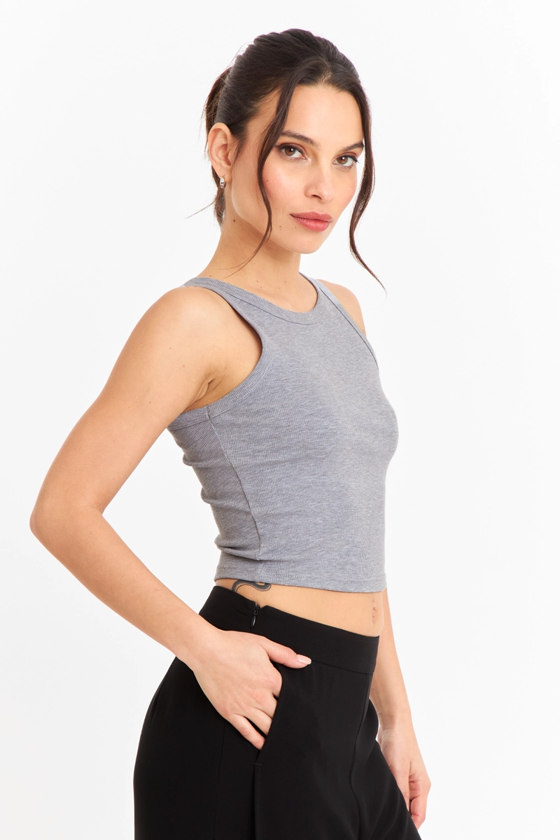TOP SIN MANGAS ACANALADO GRIS CLARO NICOPOLY - 3
