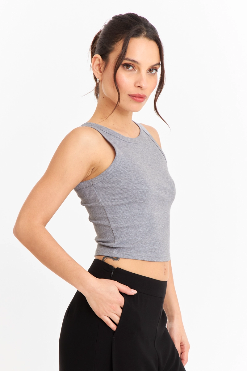 TOP SIN MANGAS ACANALADO GRIS CLARO NICOPOLY - 3