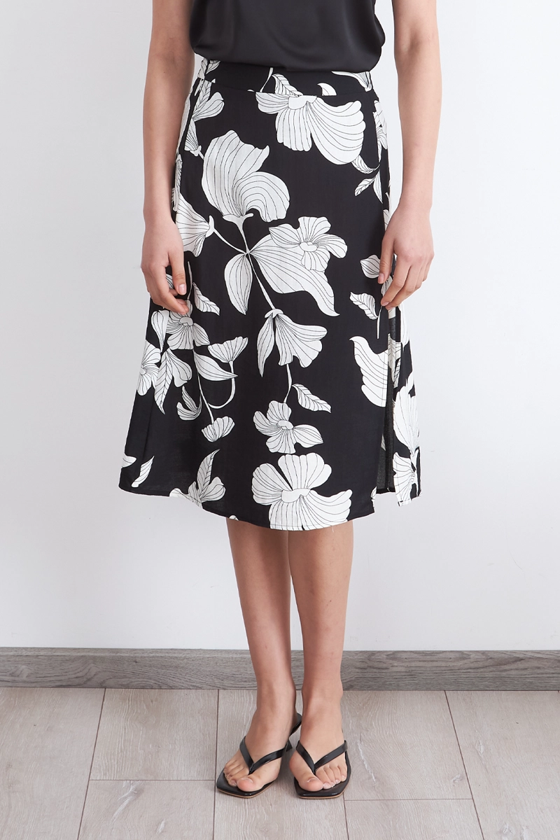 FALDA MIDI NEGRA CON FLORES BLANCAS MUJER NICOPOLY - 1