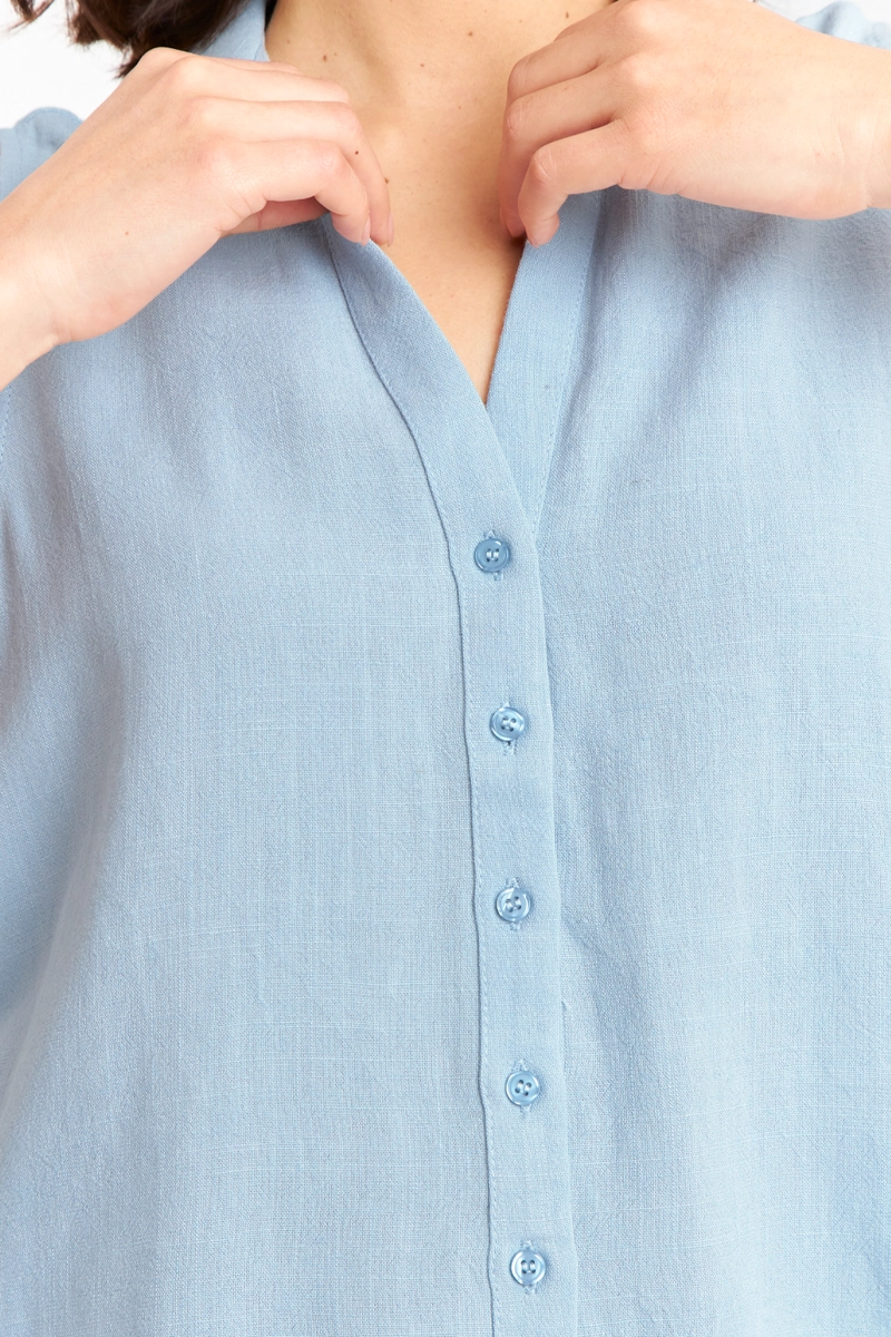 CAMISA SIN MANGAS TIPO LINO CELESTE NICOPOLY - 6