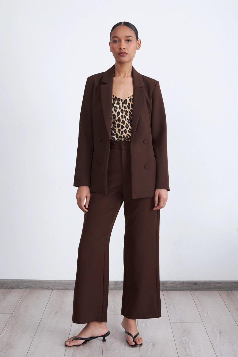 BLAZER BASICO DE TOPE CAFE MUJER NICOPOLY - 2