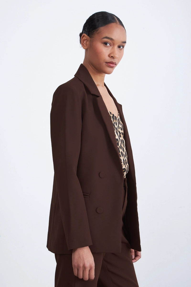 BLAZER BASICO DE TOPE CAFE MUJER NICOPOLY - 3