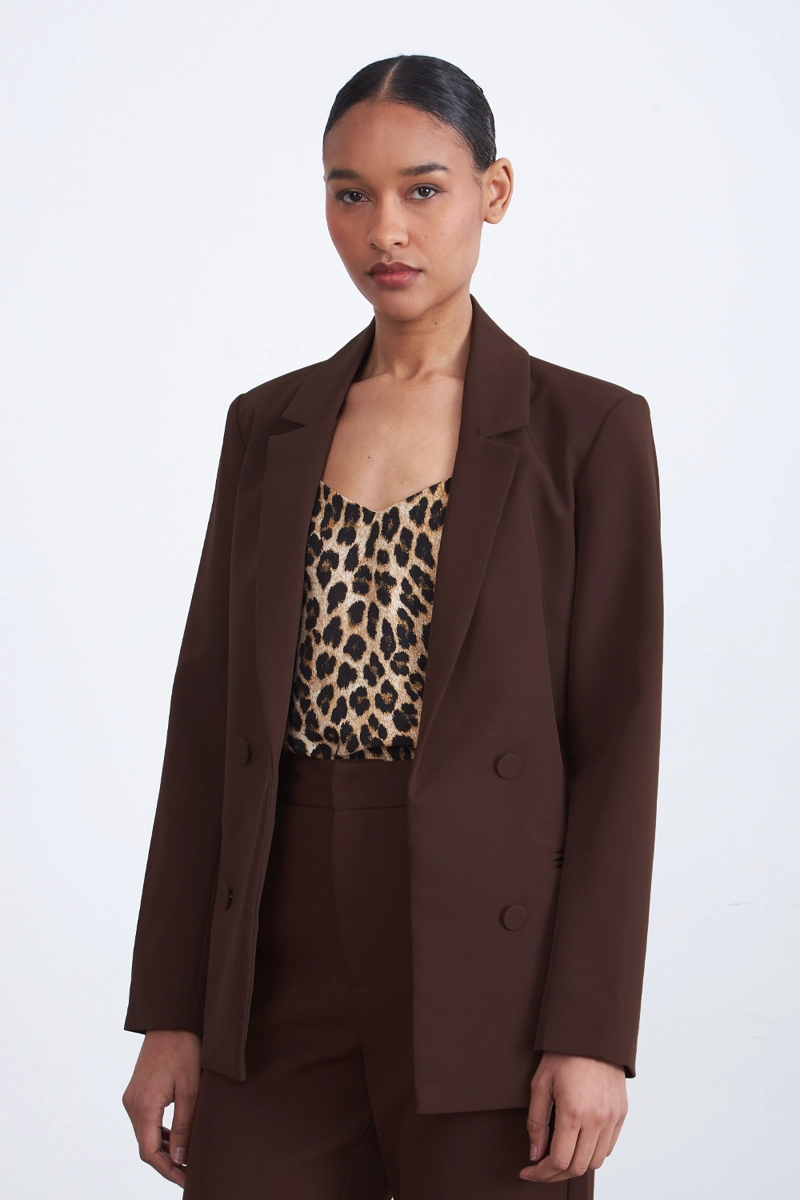 BLAZER BASICO DE TOPE CAFE MUJER NICOPOLY - 6
