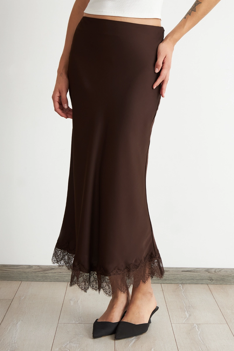 FALDA SATIN ENCAJE EN RUEDO CAFE  NICOPOLY - 3