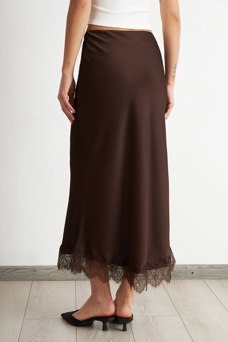 FALDA SATIN ENCAJE EN RUEDO CAFE MUJER NICOPOLY - 4