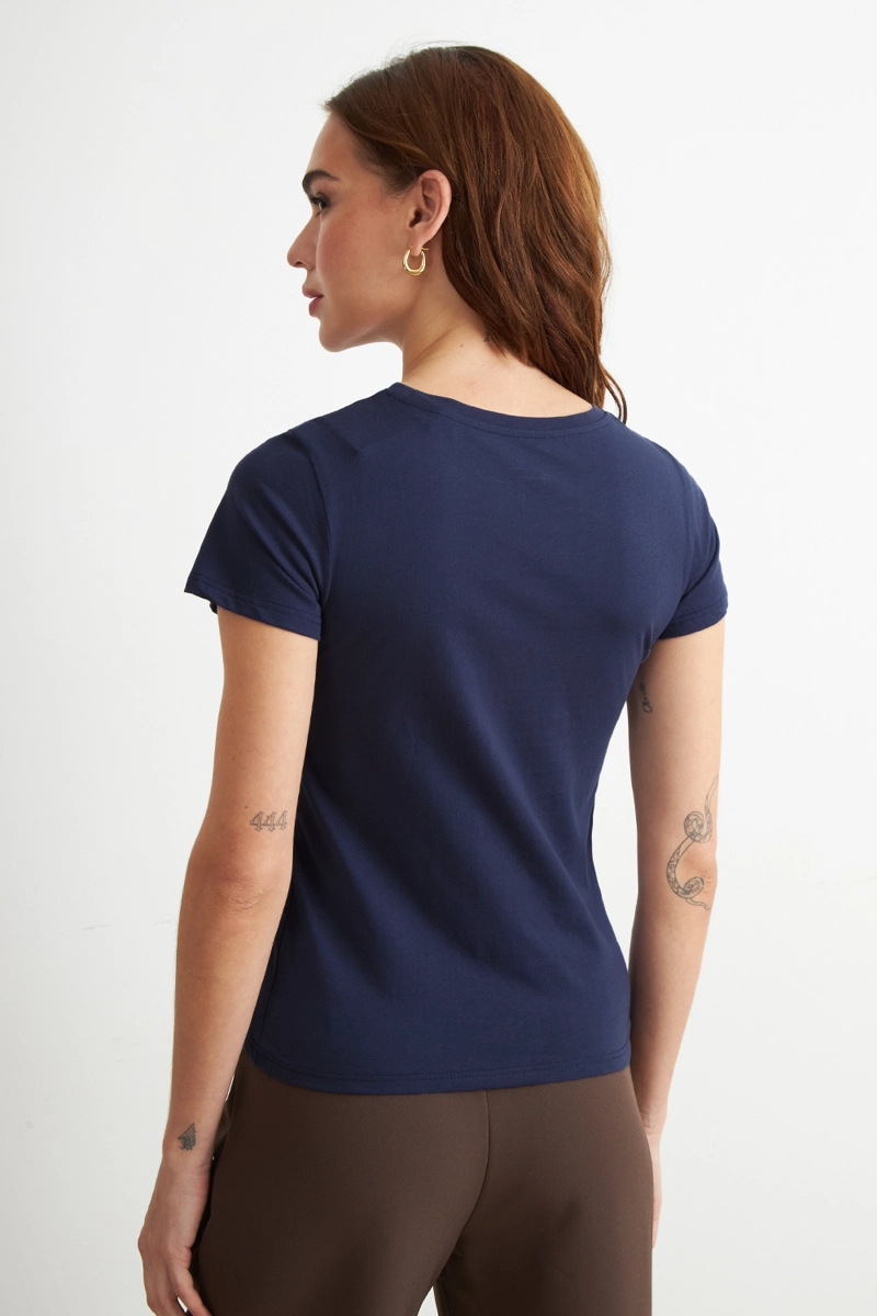 POLERA BASICA CUELLO REDONDO AZUL MARINO NICOPOLY - 4