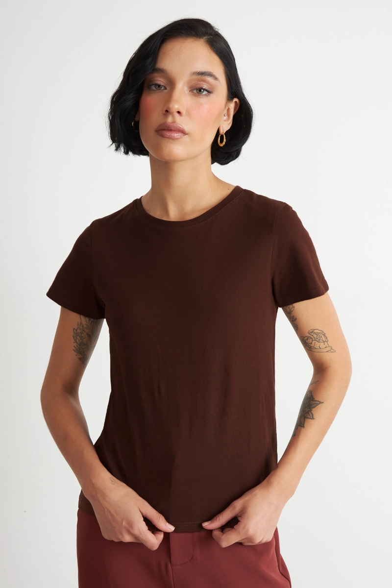 POLERA BASICA CUELLO REDONDO CAFE  NICOPOLY - 1