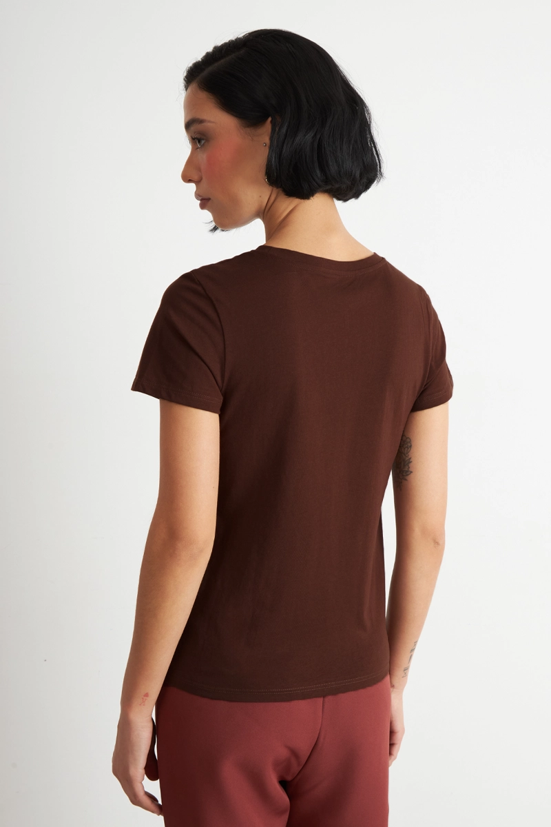 POLERA BASICA CUELLO REDONDO CAFE  NICOPOLY - 4