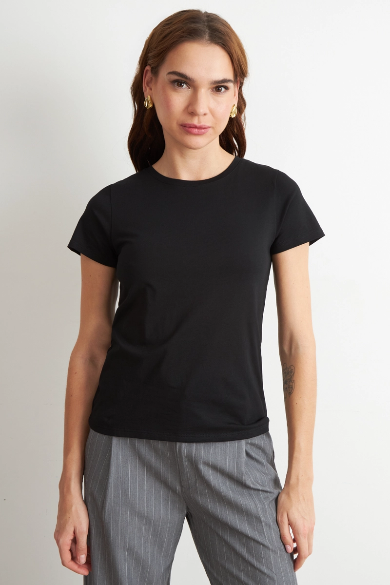 POLERA BASICA CUELLO REDONDO NEGRO NICOPOLY - 1
