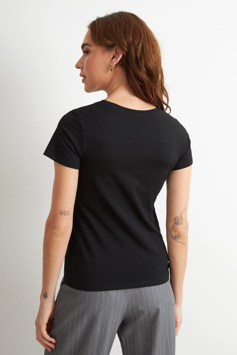 POLERA BASICA CUELLO REDONDO NEGRO NICOPOLY - 4