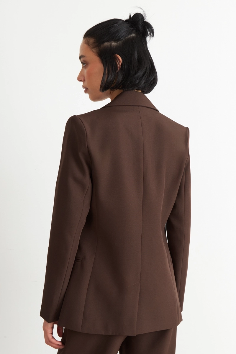 BLAZER BASICO DE TOPE CAFE  NICOPOLY - 4