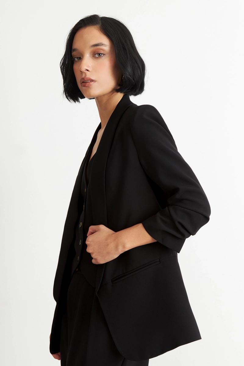 BLAZER MANGA 3/4 AJUSTADO CON SOLAPAS NEGRO NICOPOLY - 3
