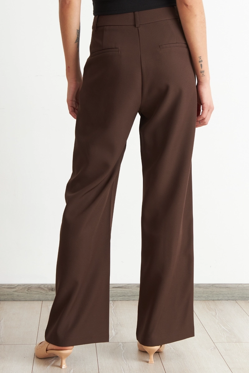 PANTALON BASICO CAFE  NICOPOLY - 4