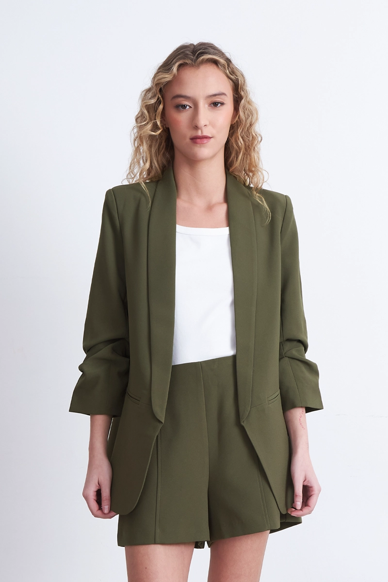 BLAZER MANGA 3/4 AJUSTADO CON SOLAPAS OLIVA NICOPOLY - 1