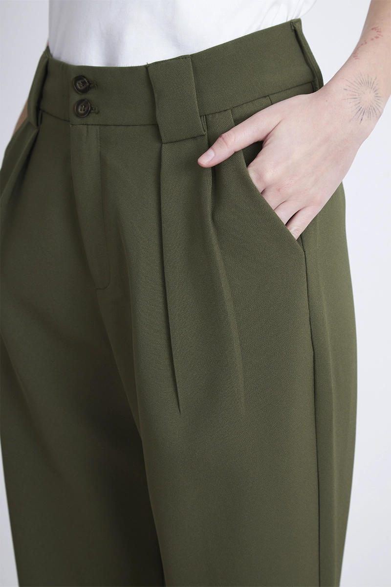 PANTALON RECTO CON PINZA OLIVA NICOPOLY - 6