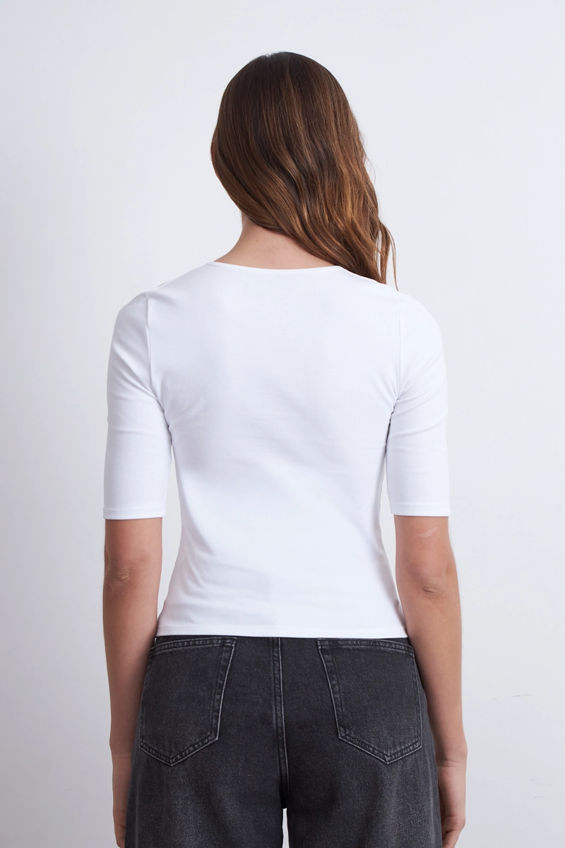 POLERA MANGA CORTA CUELLO TIPO U BLANCO NICOPOLY - 4