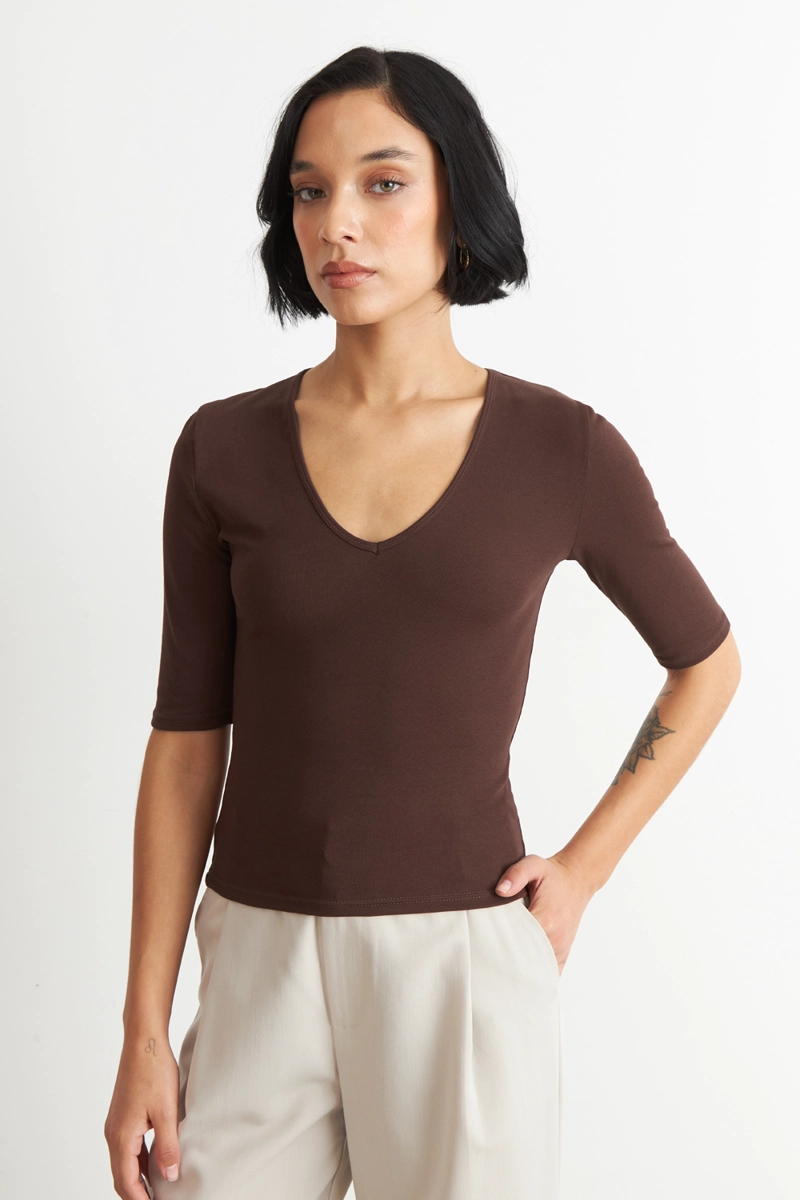 POLERA MANGA CORTA CUELLO TIPO U CAFE  NICOPOLY - 5