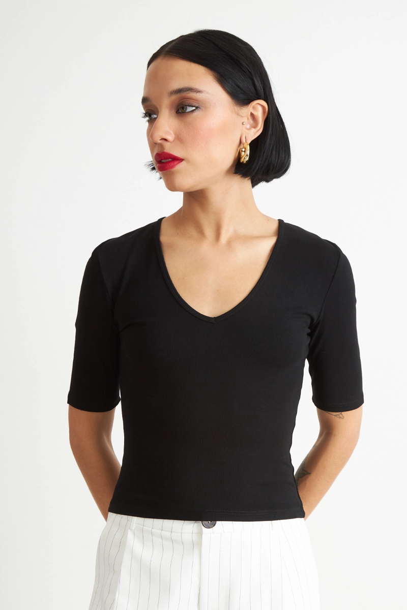 POLERA MANGA CORTA CUELLO TIPO U NEGRO NICOPOLY - 5