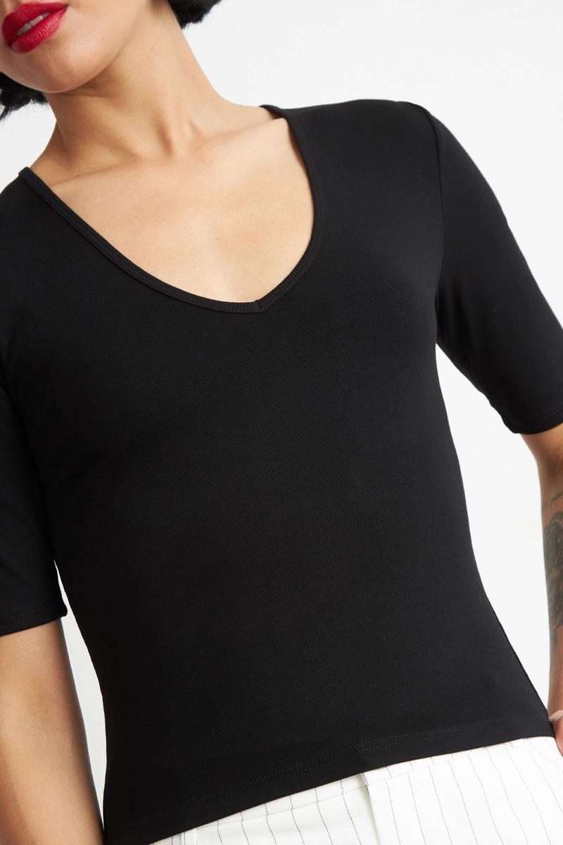 POLERA MANGA CORTA CUELLO TIPO U NEGRO NICOPOLY - 6
