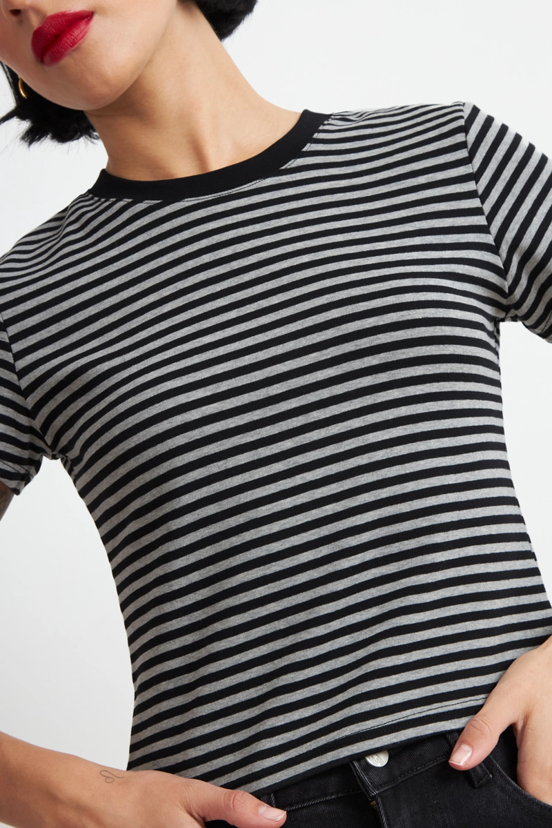 POLERA BASICA CUELLO REDONDO LINEAS GRAFITO NICOPOLY - 6