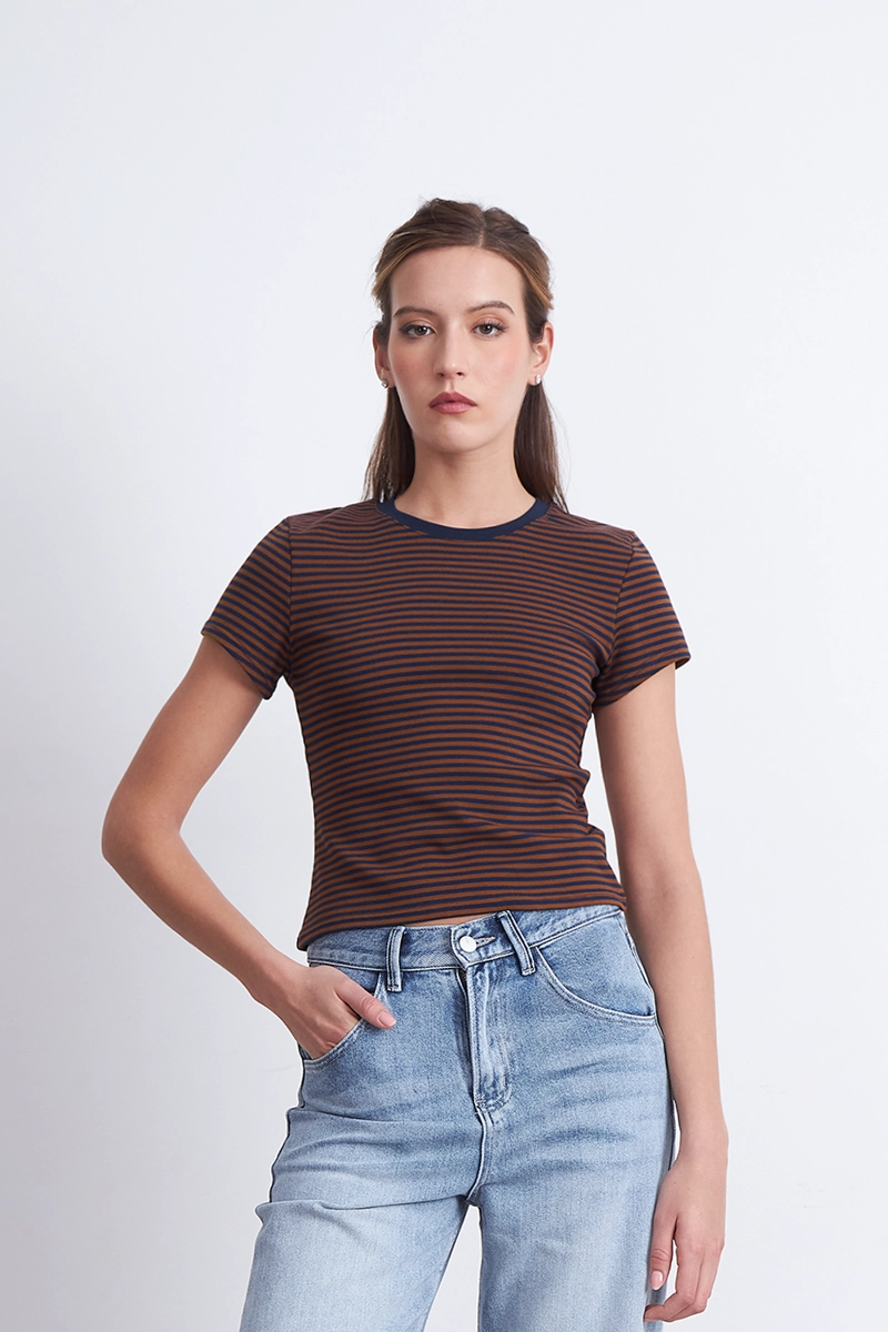 POLERA BASICA CUELLO REDONDO LINEAS CAFE MUJER NICOPOLY - 1