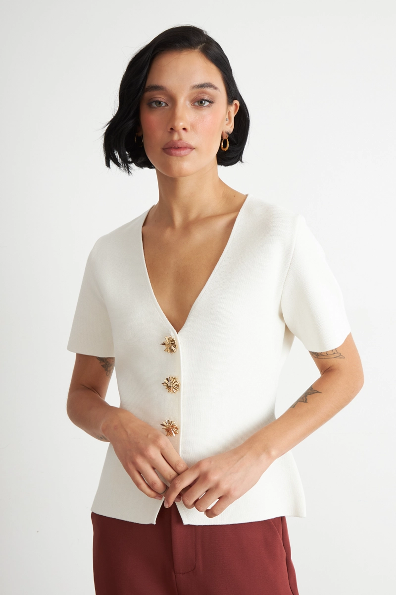 POLERA HILO CUELLO V BOTONES BLANCO NICOPOLY - 5