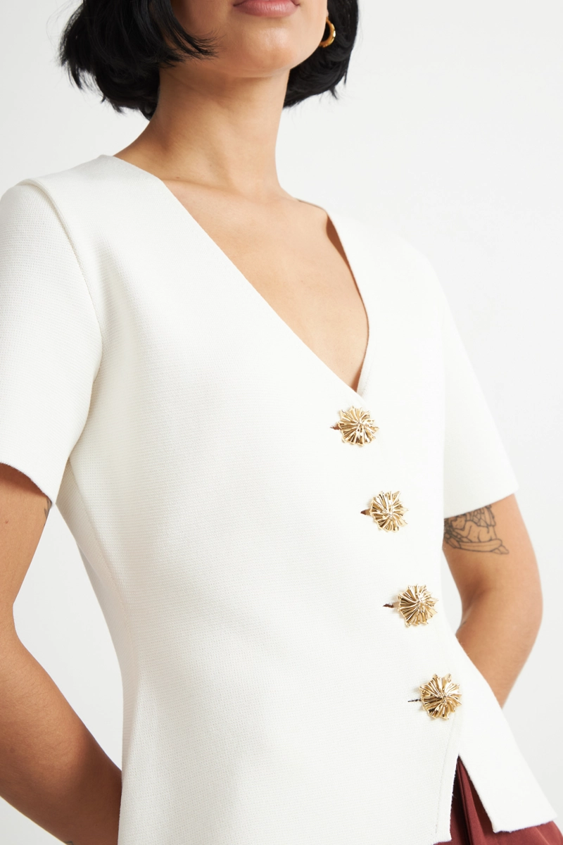POLERA HILO CUELLO V BOTONES BLANCO NICOPOLY - 6