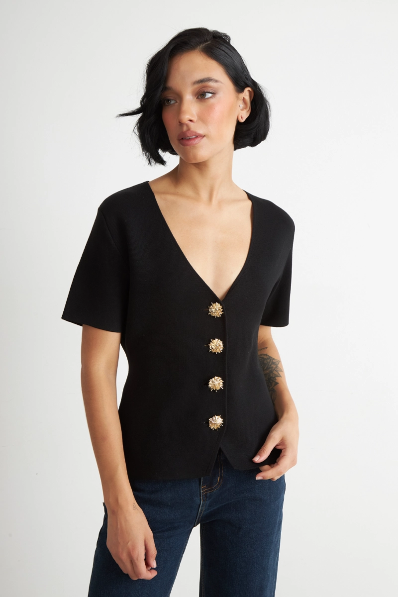 POLERA HILO CUELLO V BOTONES NEGRO NICOPOLY - 1
