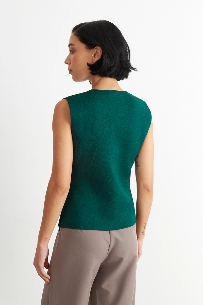 GILET LARGO CON BOTONES VERDE NICOPOLY - 4