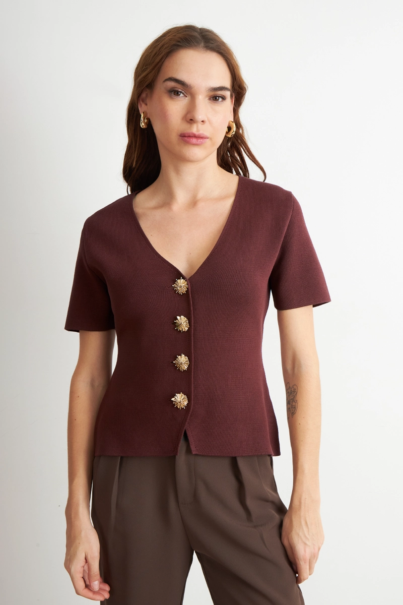 POLERA HILO CUELLO V BOTONES CAFE MUJER NICOPOLY - 1