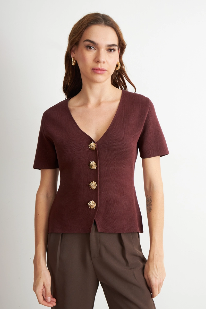 POLERA HILO CUELLO V BOTONES CAFE  NICOPOLY - 1